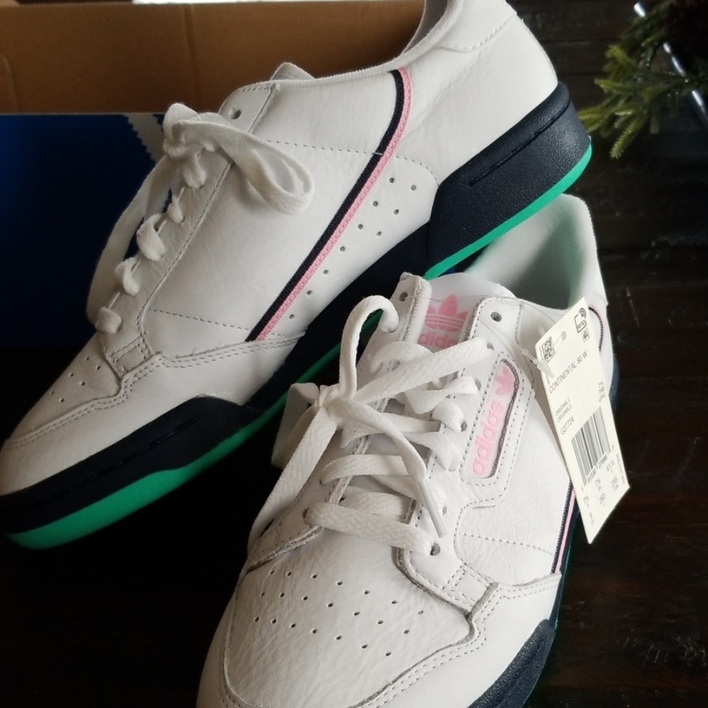 White Adidas continental 80